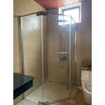 PHÒNG TẮM GÓC 135 ĐỘ MỞ QUAY BẢN LỀ CHỮ NHẬT TRỤC TRÊN DƯỚI