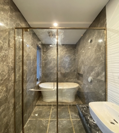 PHÒNG TẮM CỬA MỞ QUAY BẢN LỀ TRÊN DƯỚI 1 CÁNH 1 FIX